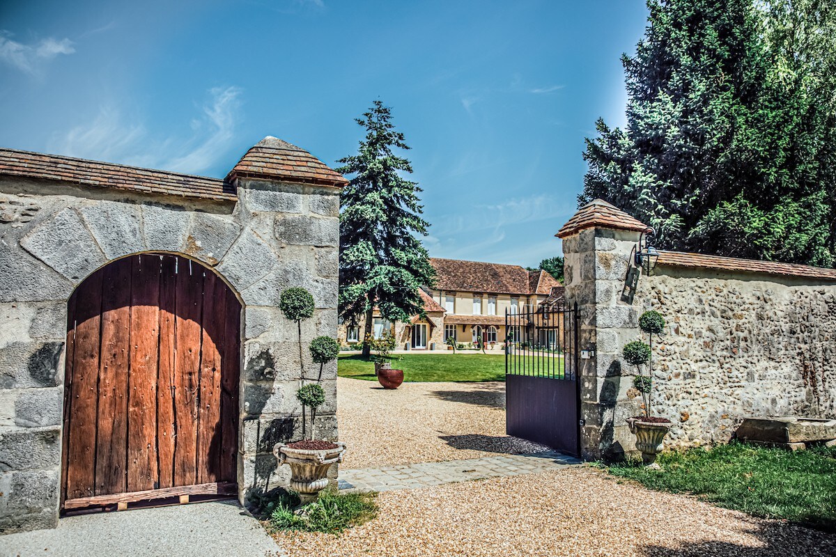 Domaine avec piscine, fêtes, 48 couchages