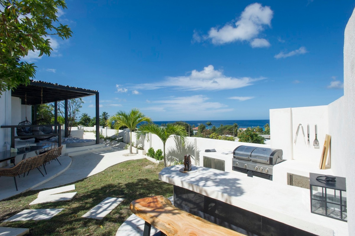 Stunning 4 Bed Luxury Villa with pool-St James