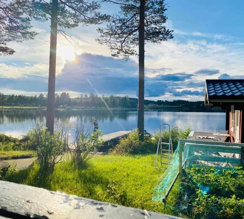 Sjönära hus med bastu & gym