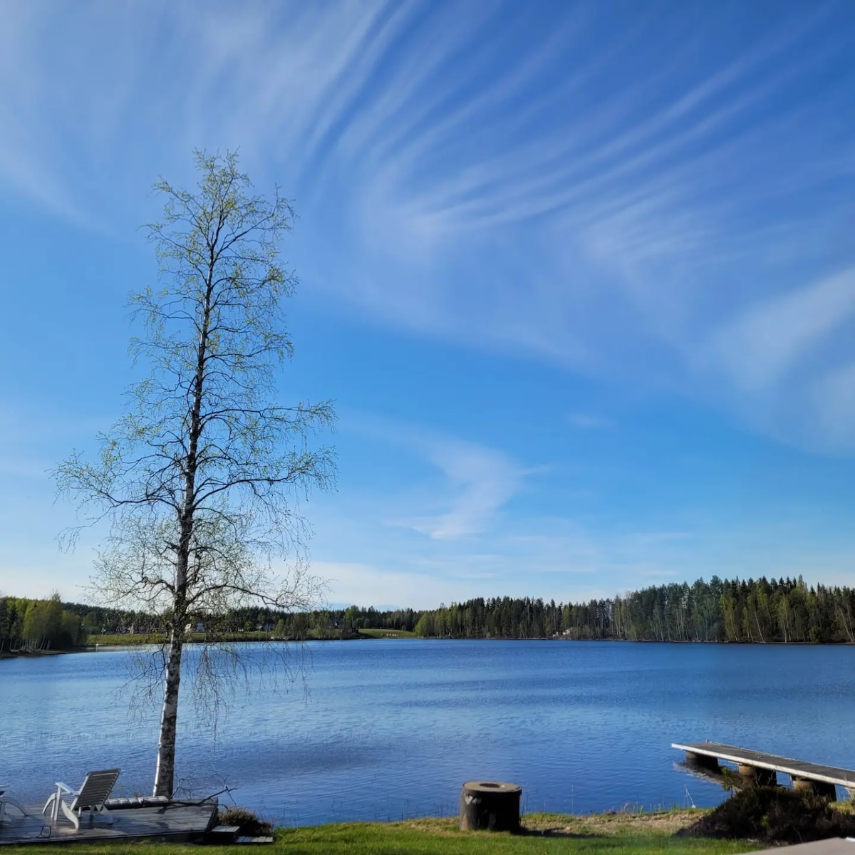 Sjönära hus med bastu & gym