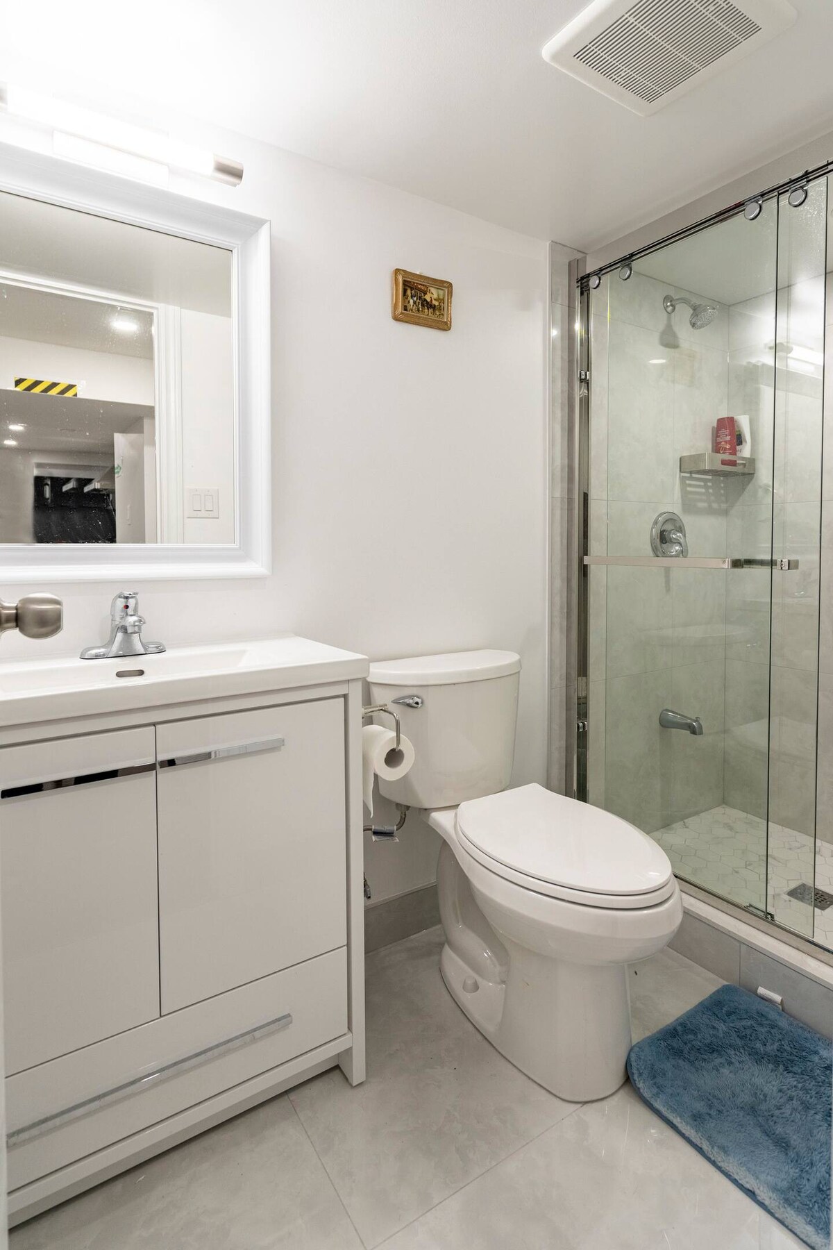 简单整洁的私人房间共用浴室