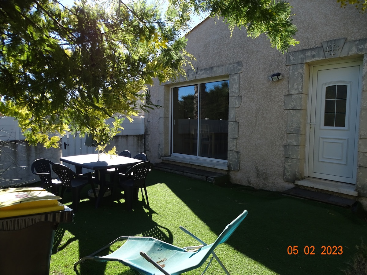 Jolie Villa "Le Mimosa" clim  au calme70 m2 jardin