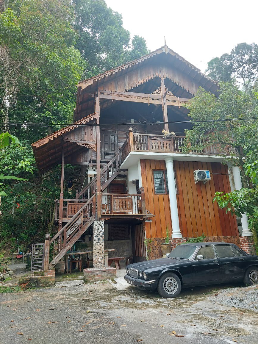Captain 's Wooden House