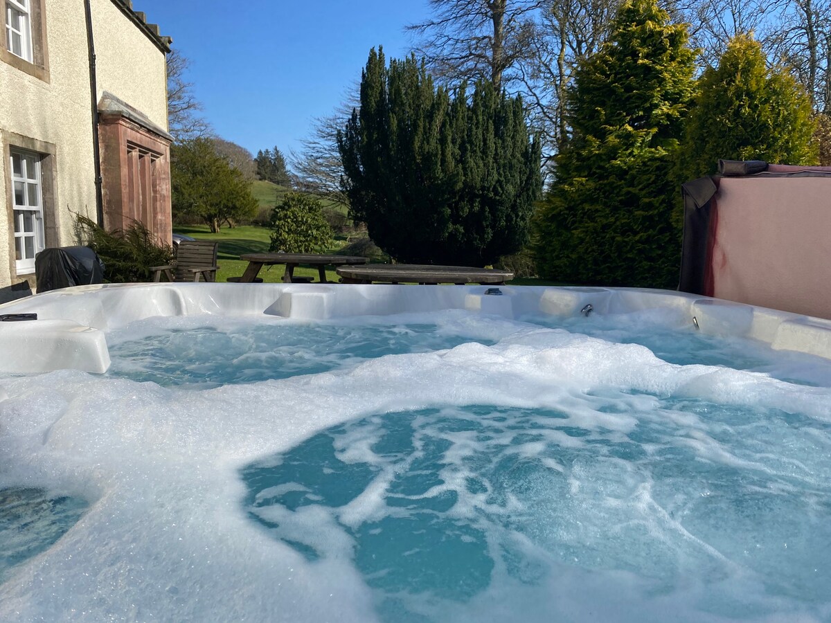 Rossie Ochil House with Hot Tub