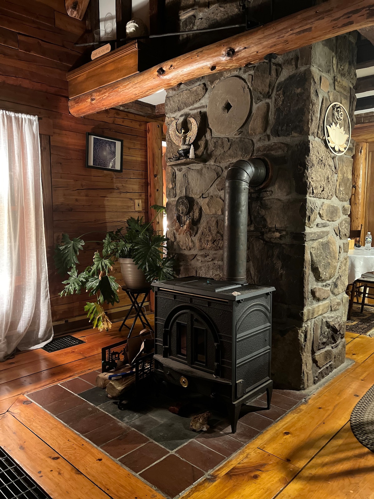 Enchanted Cabin: Nature Retreat, Hot Tub Hideaway