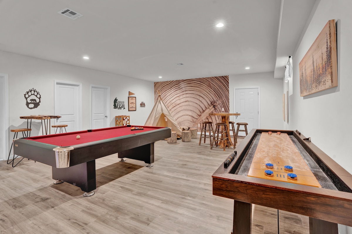 Game Room-Indoor Win/Outdoor Sum Pool-4 bd 3 ba