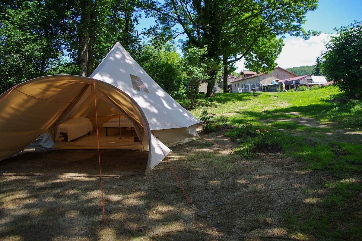 家庭和自然印第安帐篷