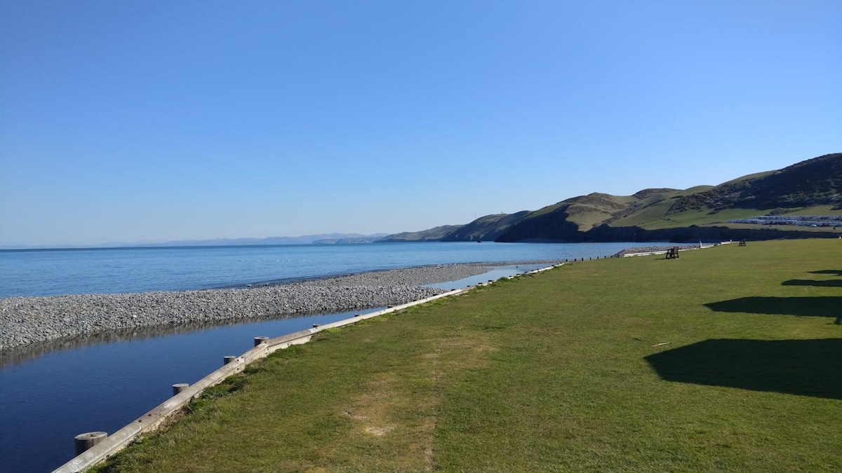 Spacious Caravan by the Sea