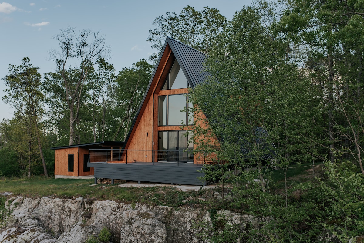 The Window Rock A-Frame - Chalet with Hot Tub