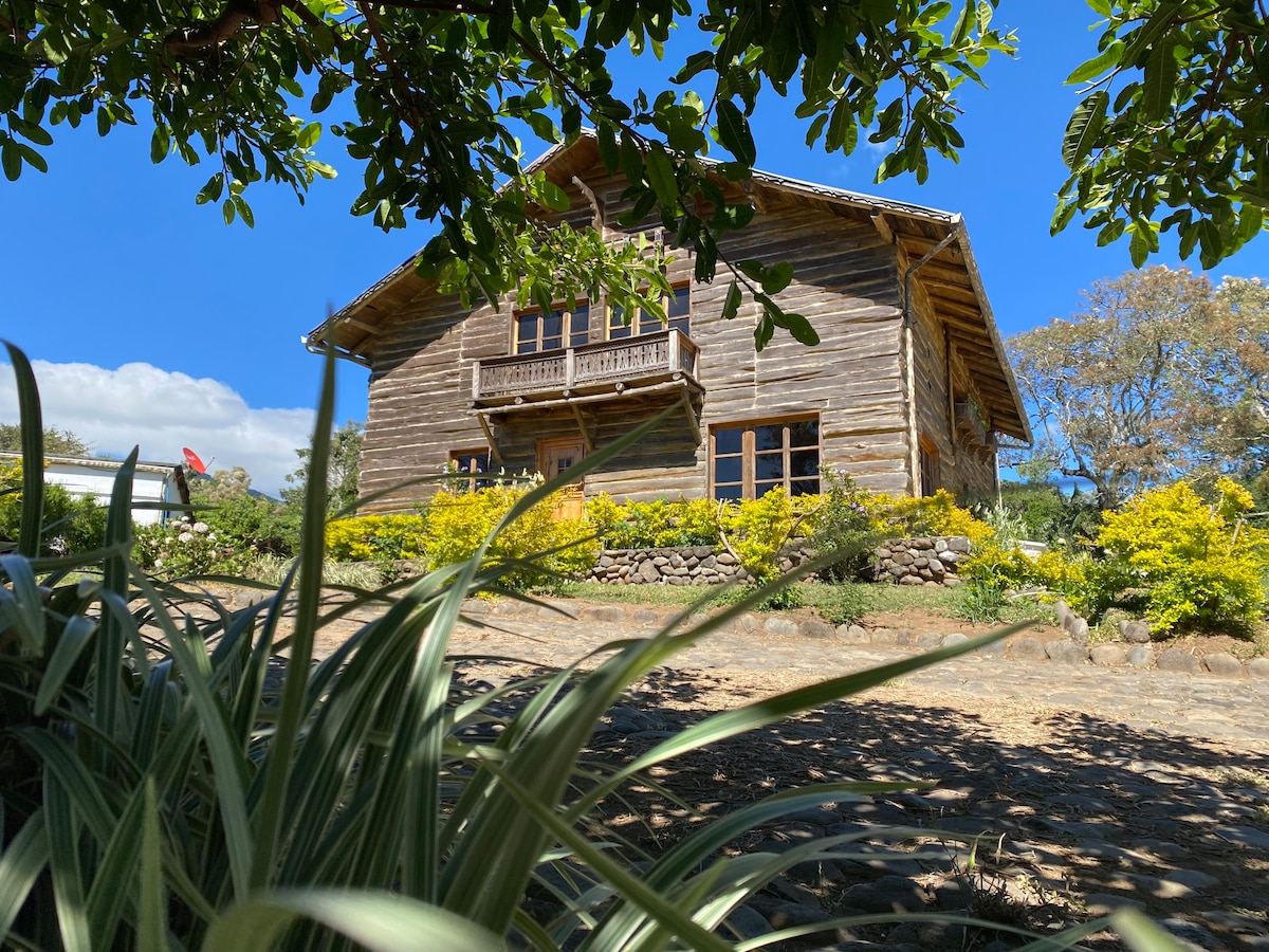 St. Bernard - Upscale cabin retreat @Juayúa