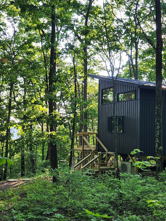 Luxurious modern cabin on 16 acres near Penn State
