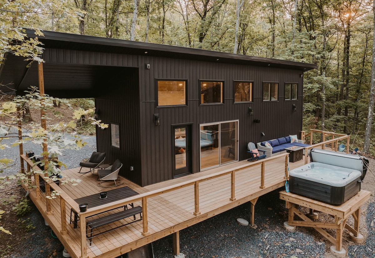 Luxurious modern cabin on 16 acres near Penn State