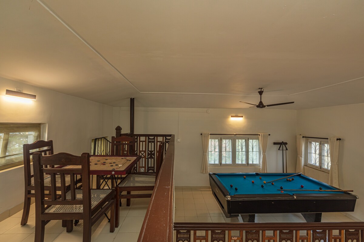 5BR Pool Villa/ Lawn & Pool table