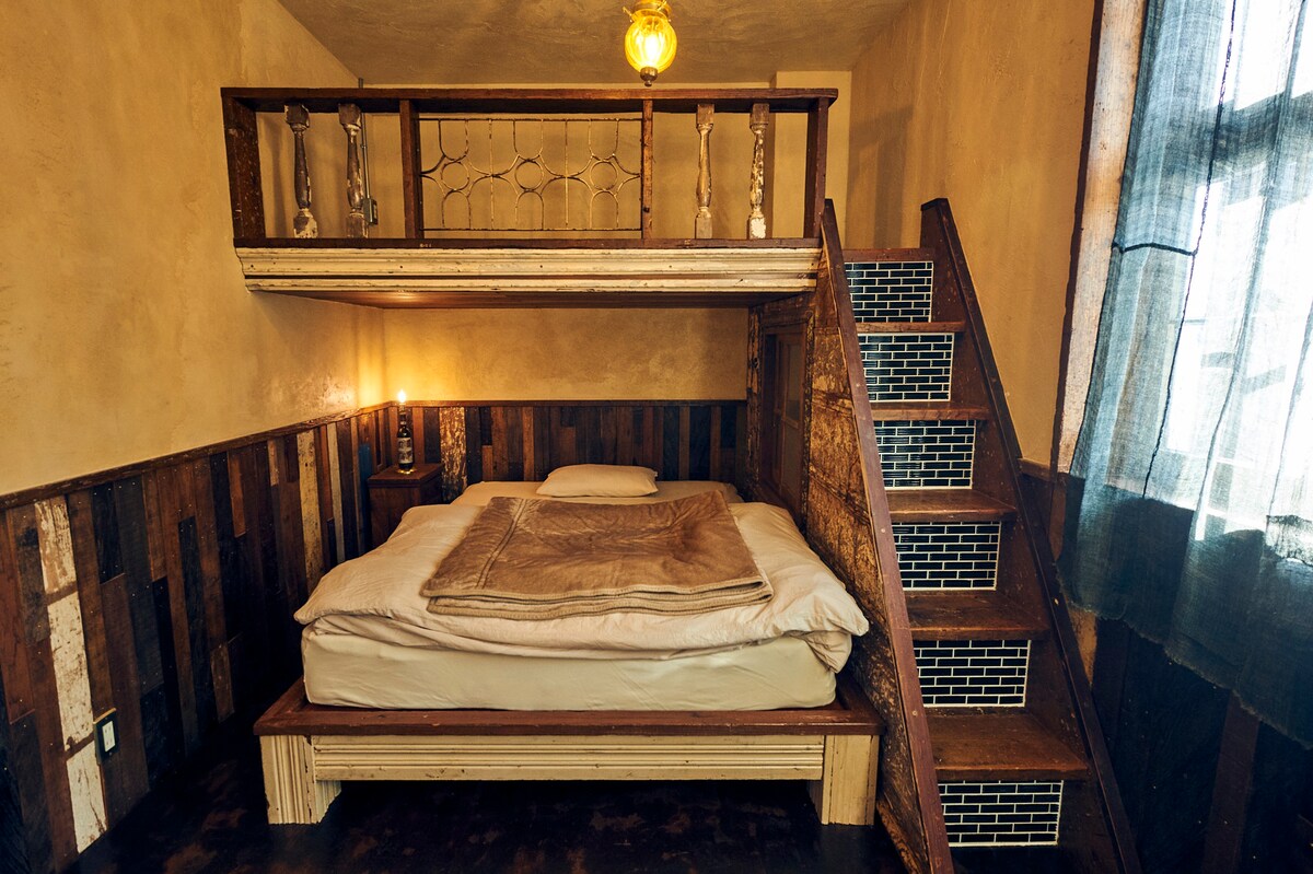 Guest House Carapan クイーンルーム＋ロフトシングルベッド