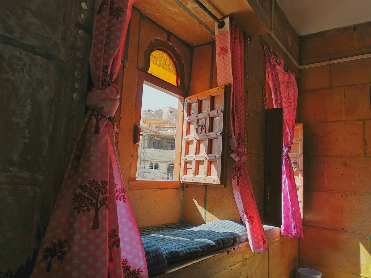 Little Prince . Deluxe Room with fort view (104)
