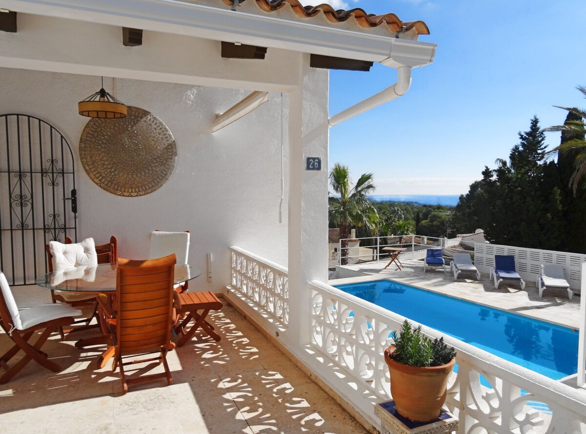 Beautiful villa with garden, views & private pool