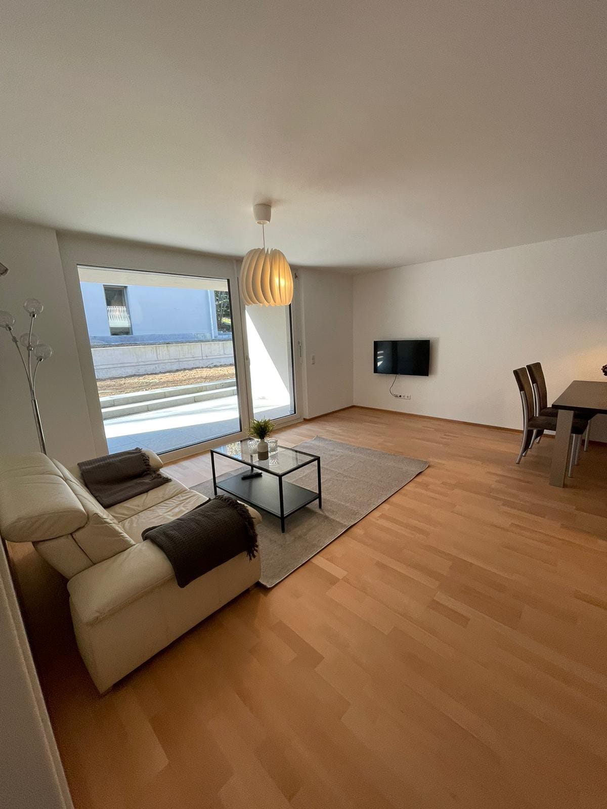比辛根（ Bissingen ）/泰克（ Teck ）全新的公寓