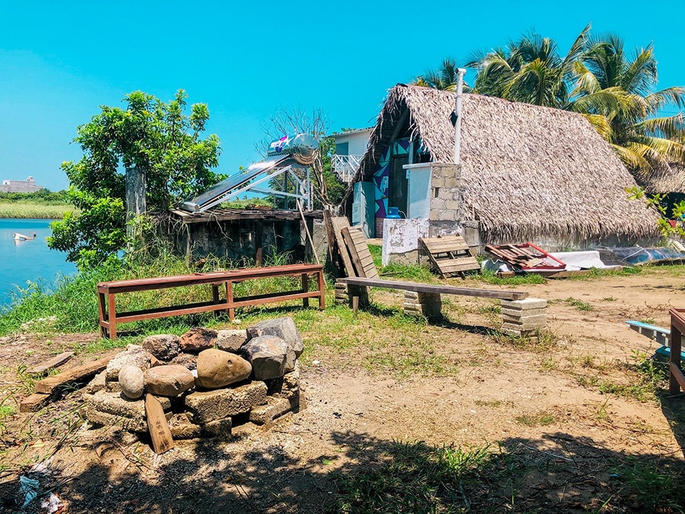 Amplia habitación con excelente vista al jardín