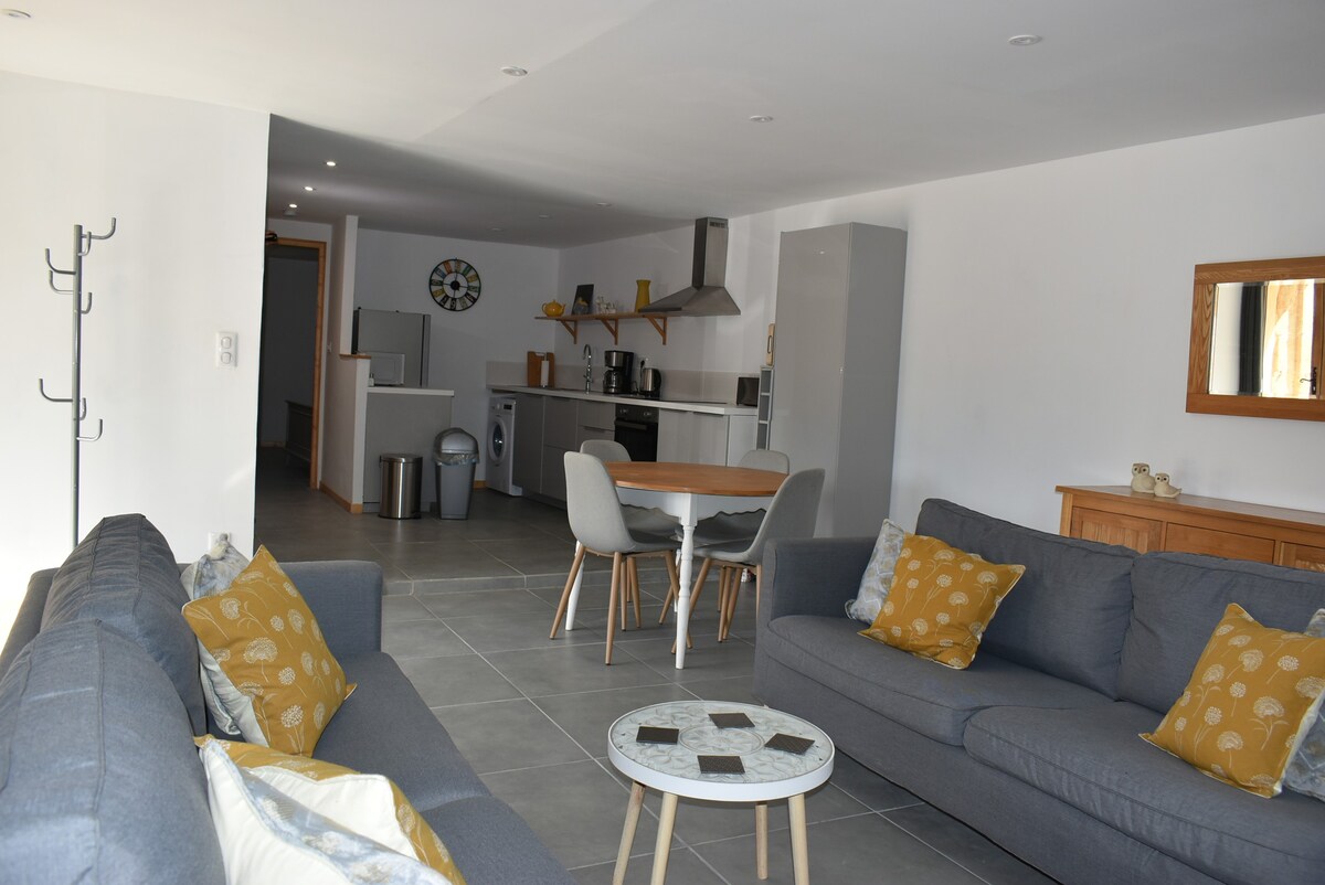 Spacious and modern apartment near Sarlat