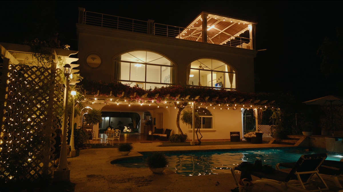免费夜间令人惊叹的海滨别墅-棕榈屋
