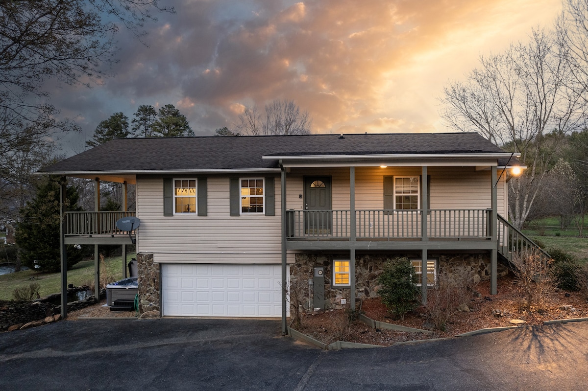 River Front | Hot Tub | Game Room | Fire Pit