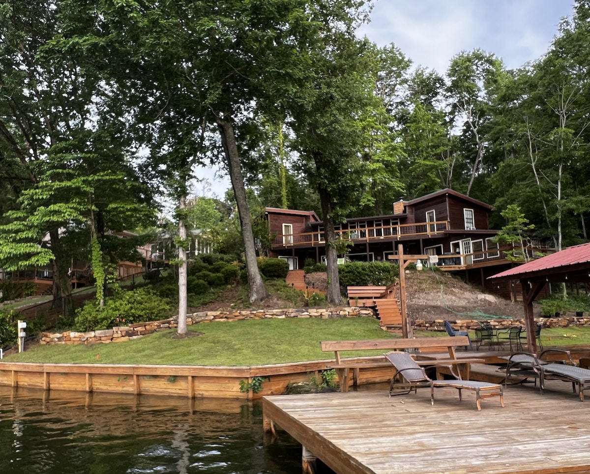 Pinecrest Place on beautiful Lake Martin