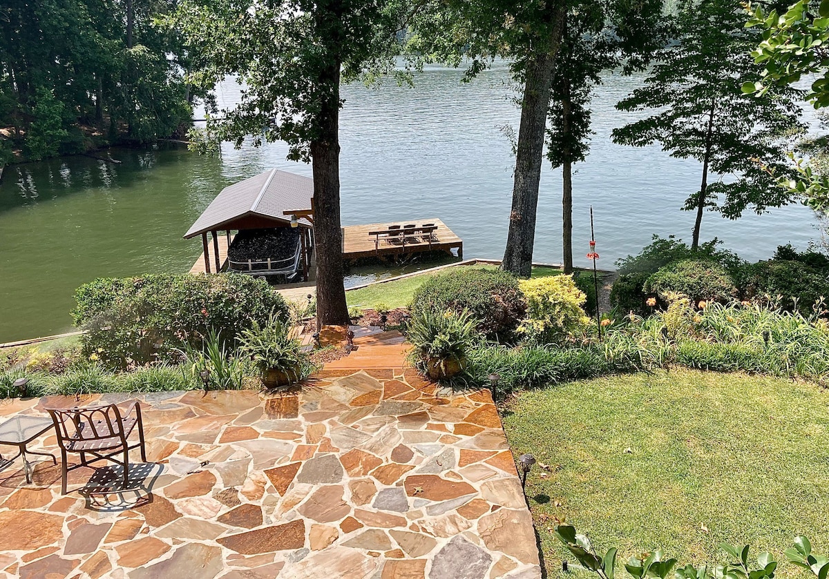 Pinecrest Place on beautiful Lake Martin