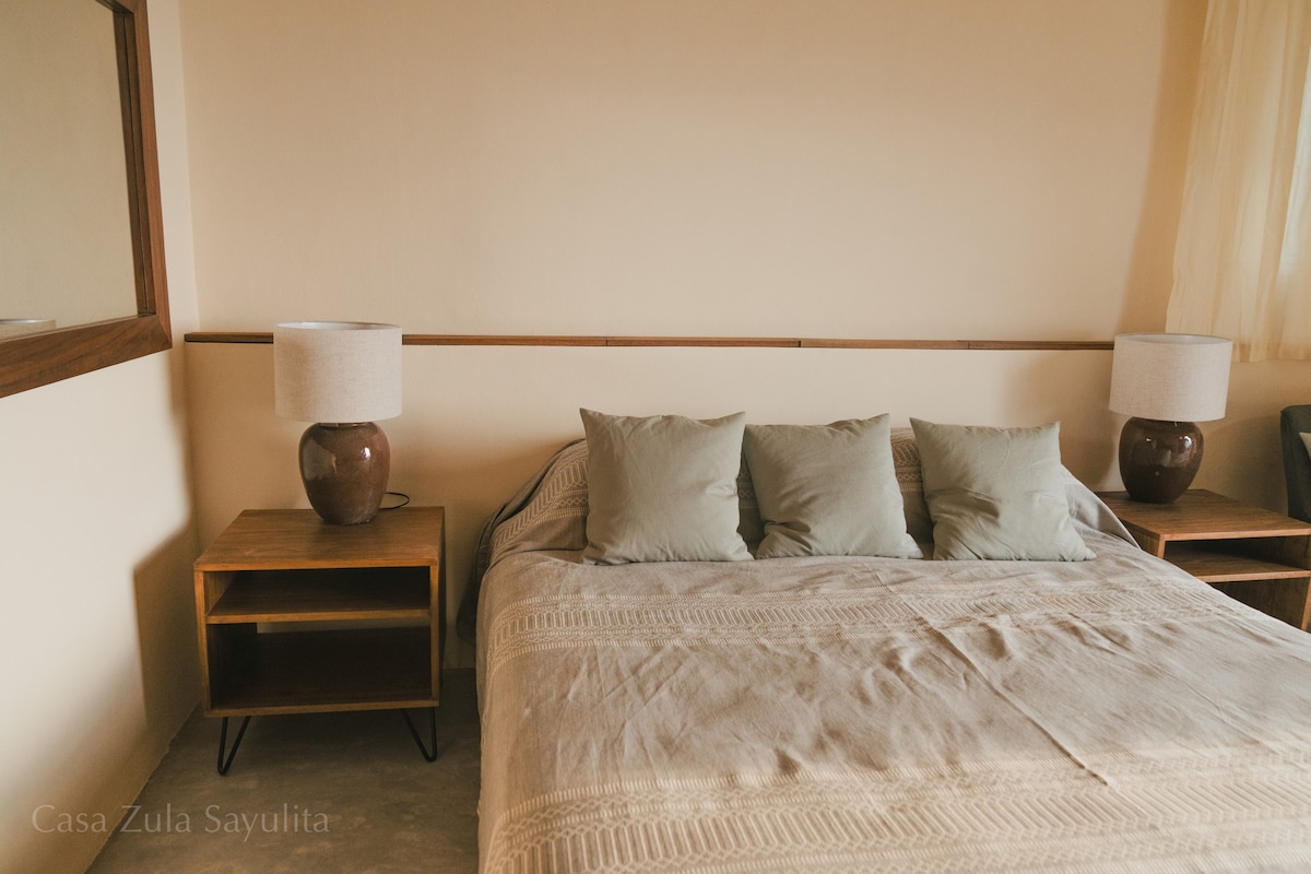 Habitación romántica con cama king en Casa Zula