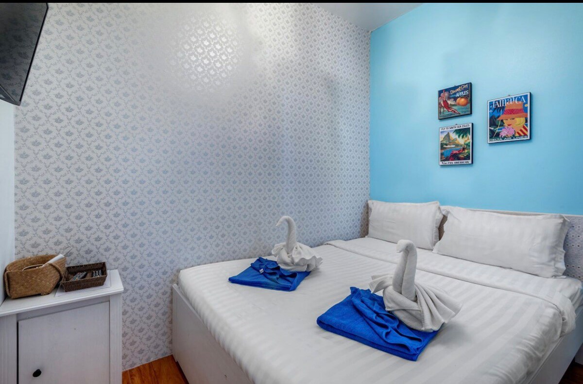 位于芭东市中心的小型舒适独立房间