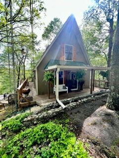 Tommy 's Riverside Cabin