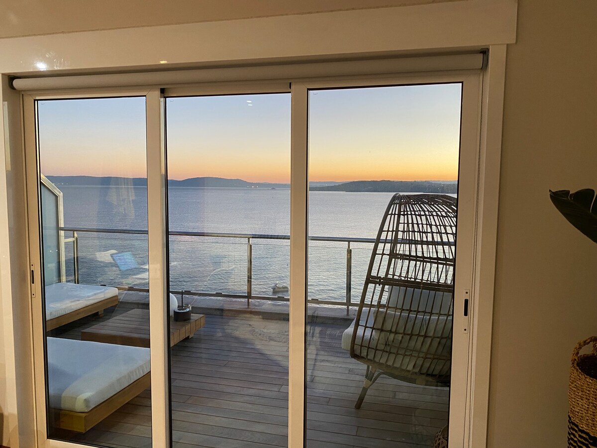 壮观的公寓，可俯瞰大海和美景