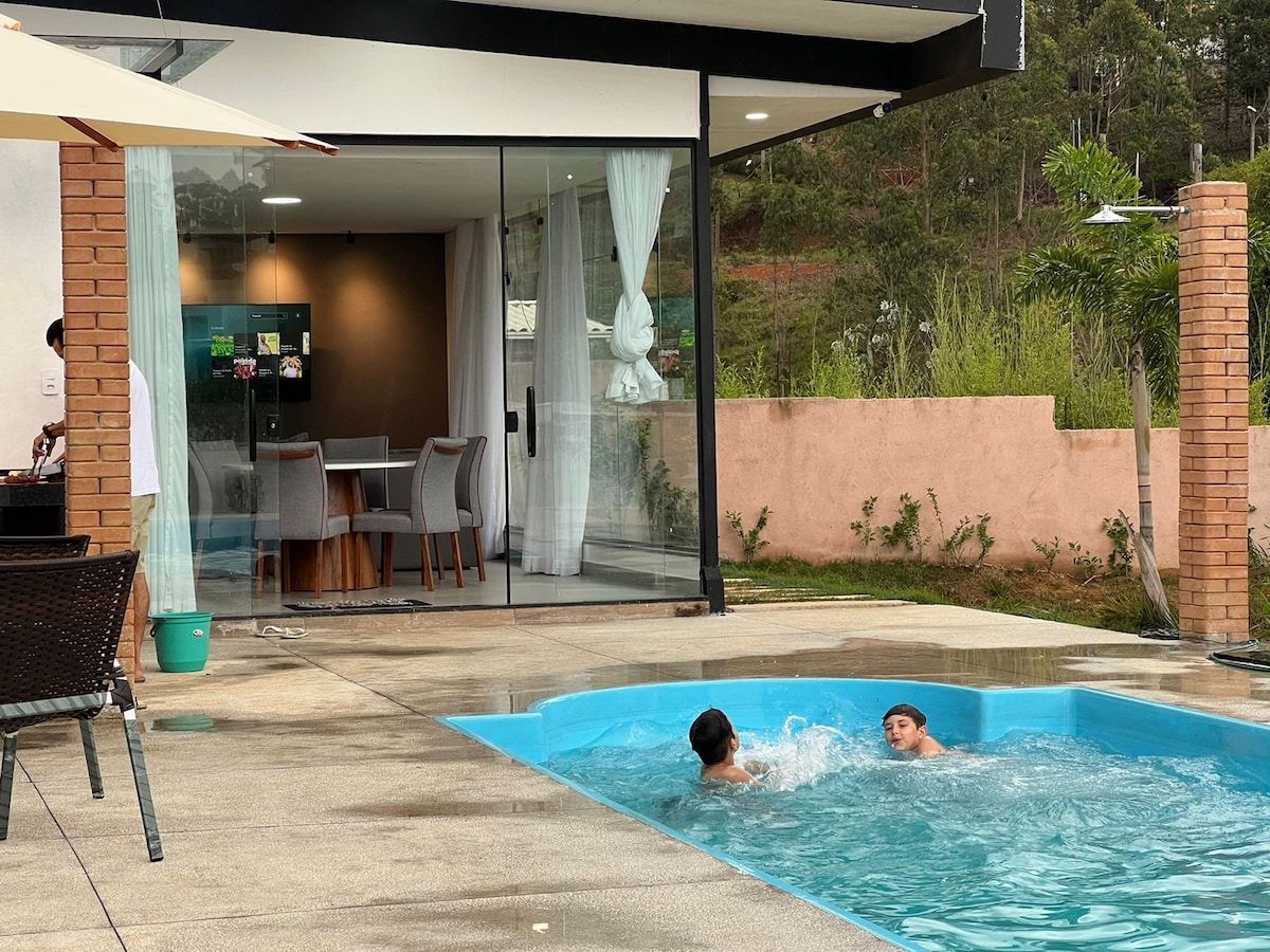 Casa agradável com piscina e conforto