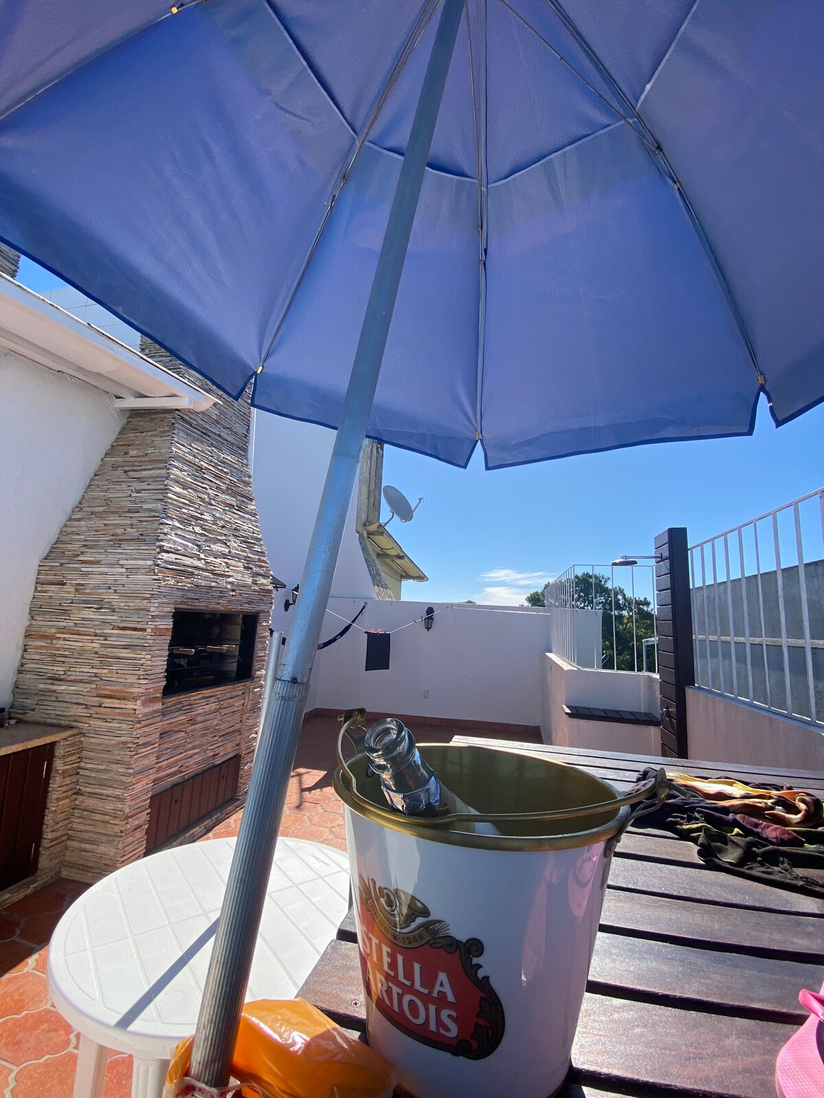 带露台和私人泳池的复式顶层公寓