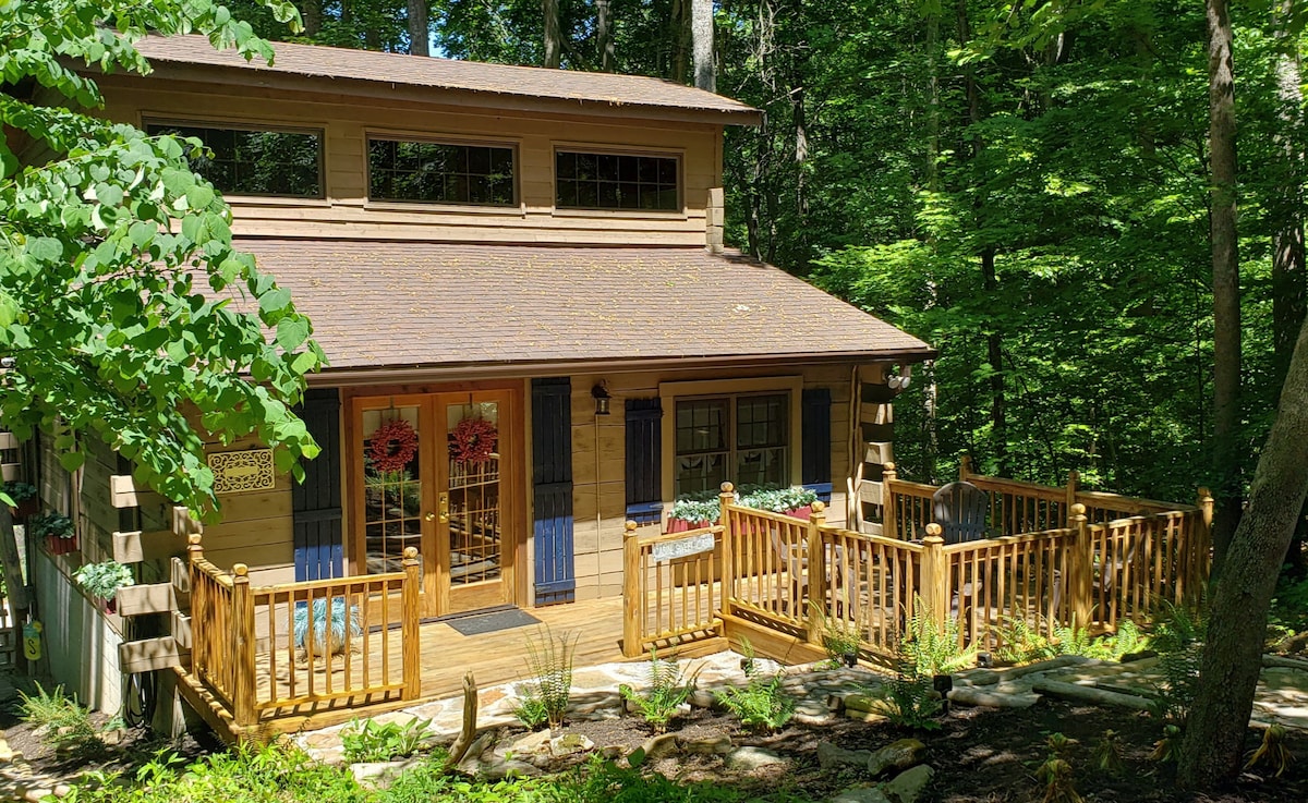 Cottagey Cabin in the Woods at Lake Cumberland!