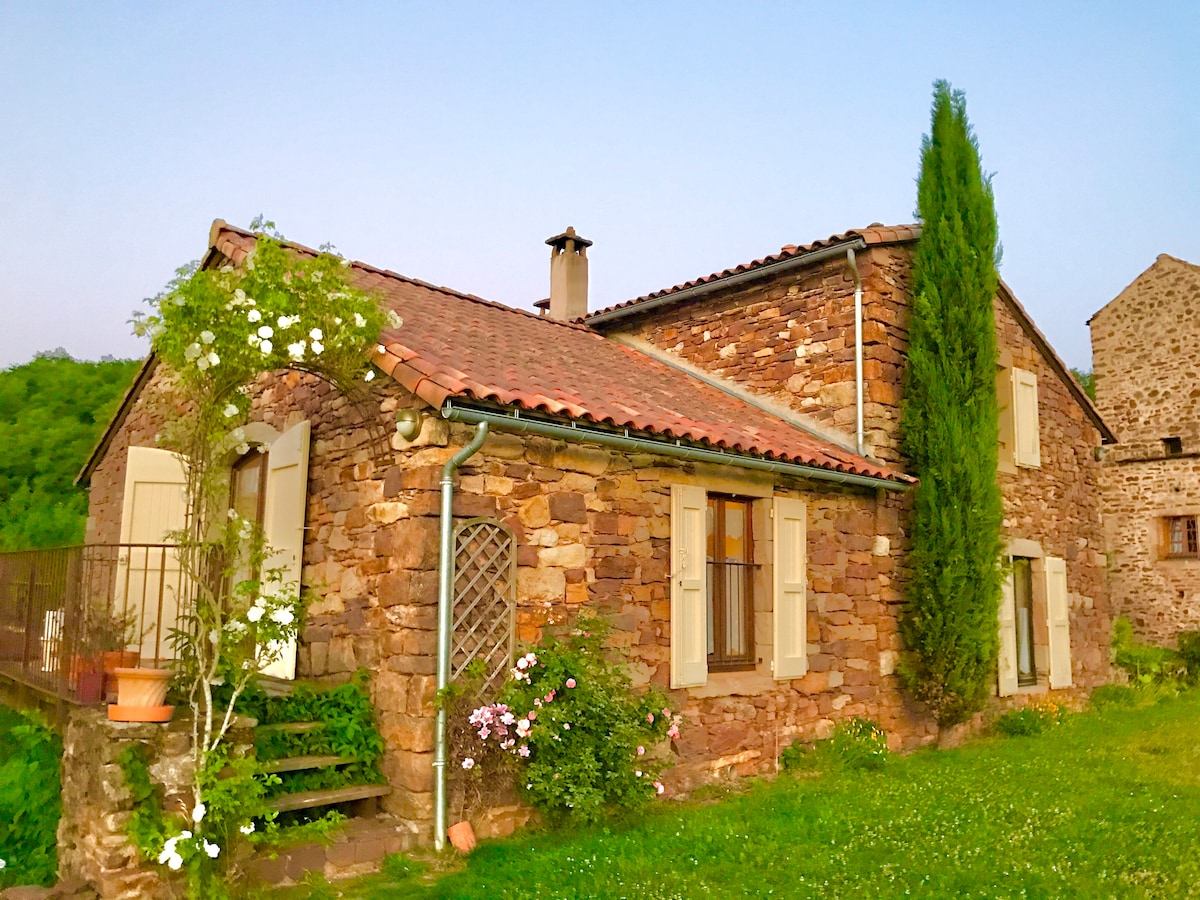 Maison entre prairies & rivière