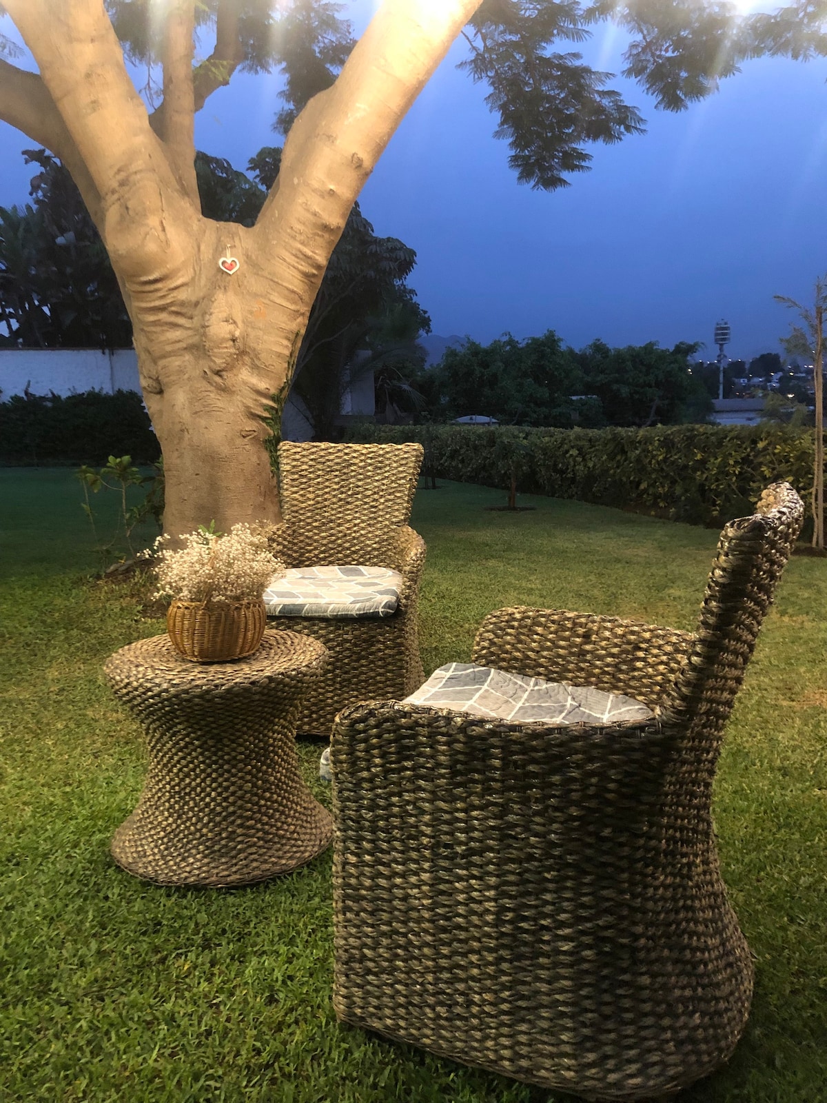 Alojamiento con piscina vista a la laguna y jardín