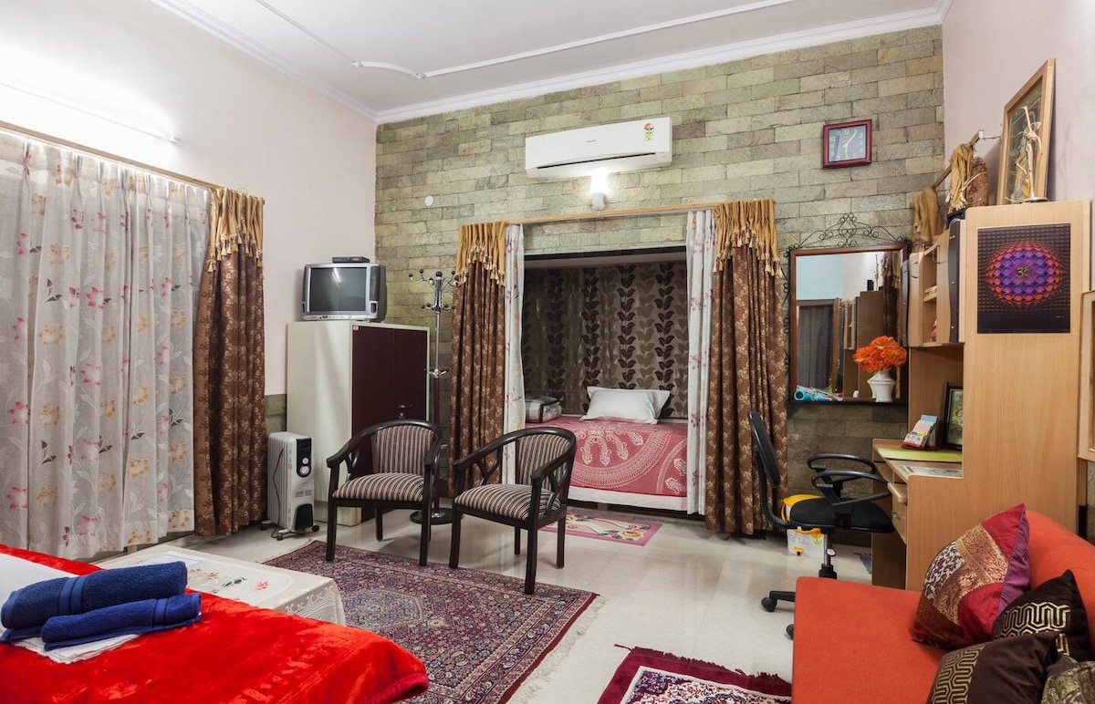 Col Sharma 's Homestay A/C Room