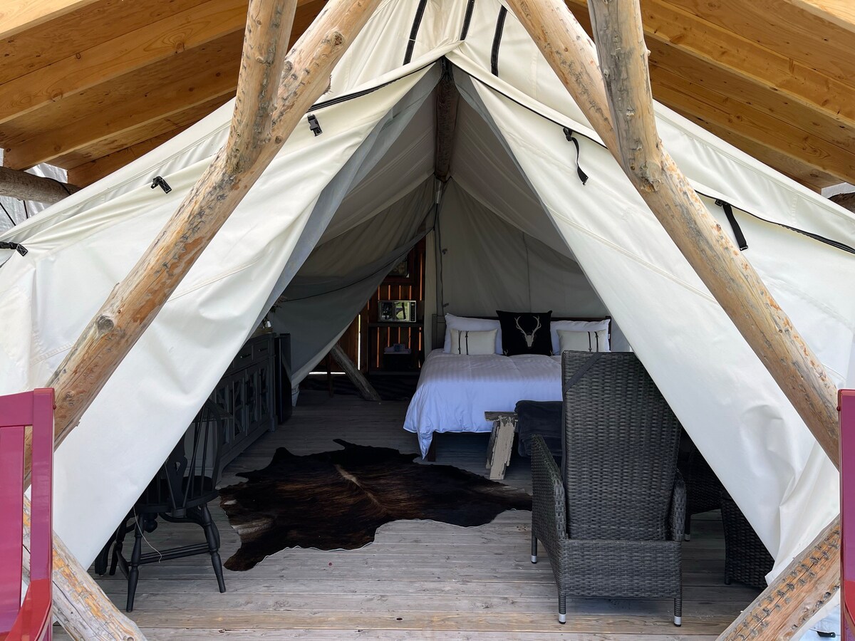 Heritage Ranch 'Gallatin' Glamping Tent (10)