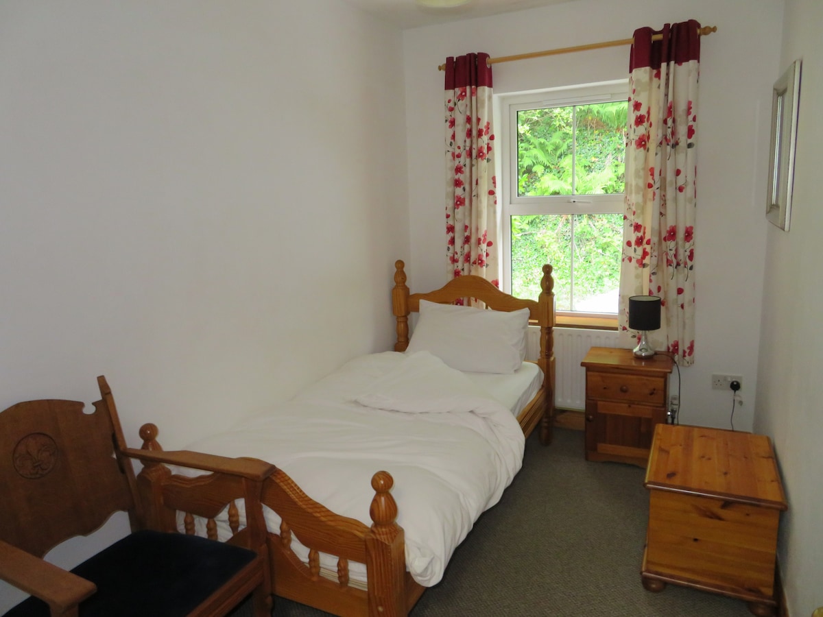 Single room - shared facilities, Adrigole on Beara