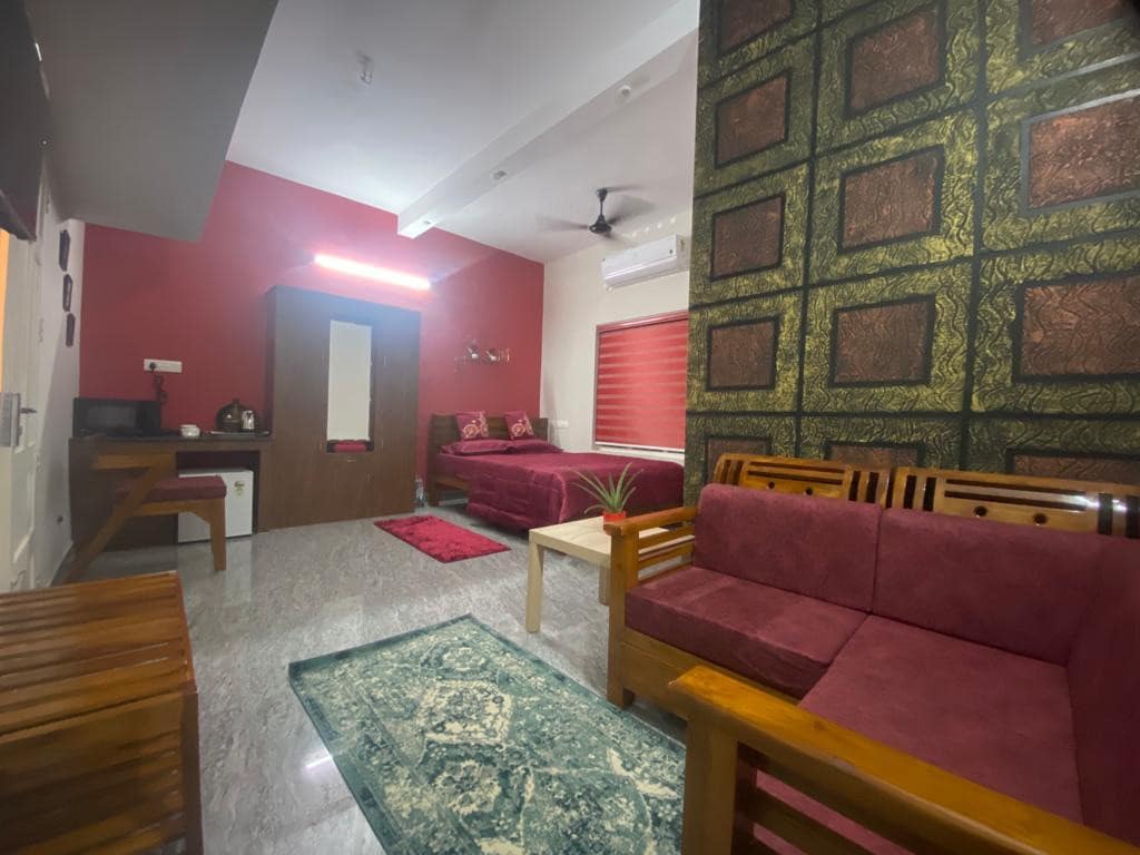 Redvill- Spacious suite studio… Near Kazhakoottam