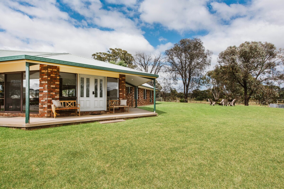 Anton Pavilion—Cheerful Country Solace in Mudgee