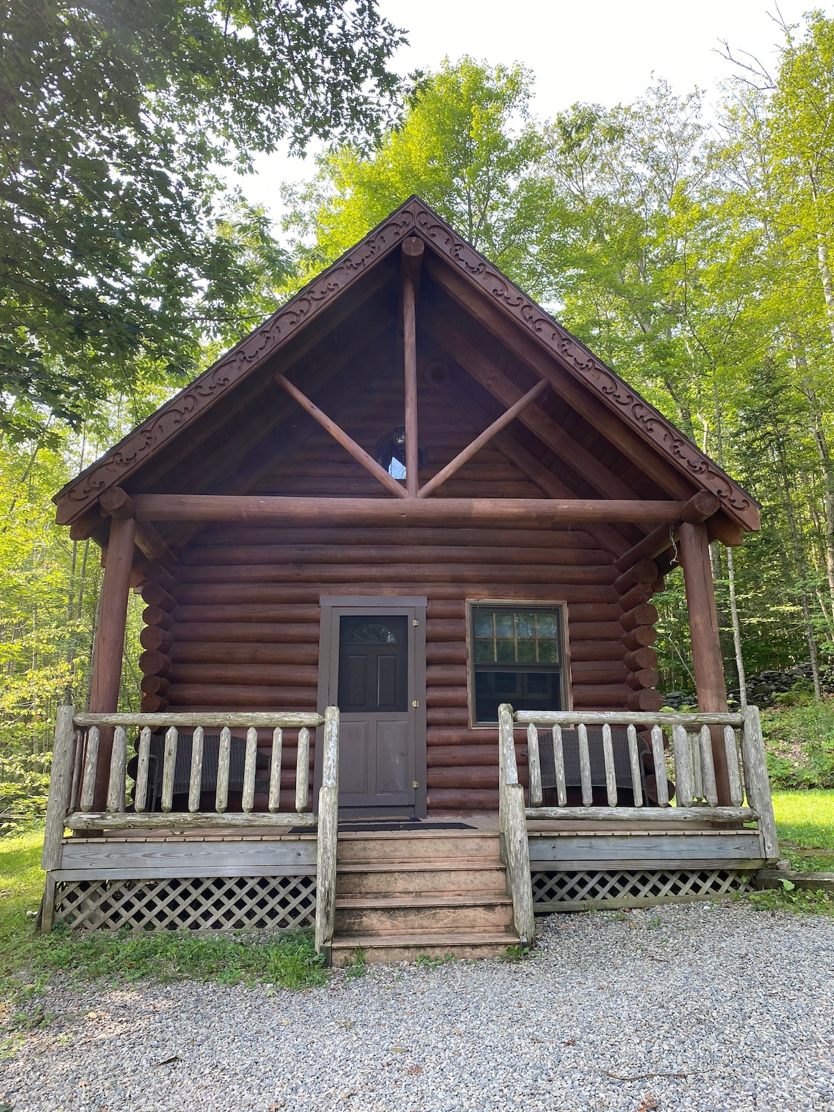 Cozy Log Cabin on the Lake