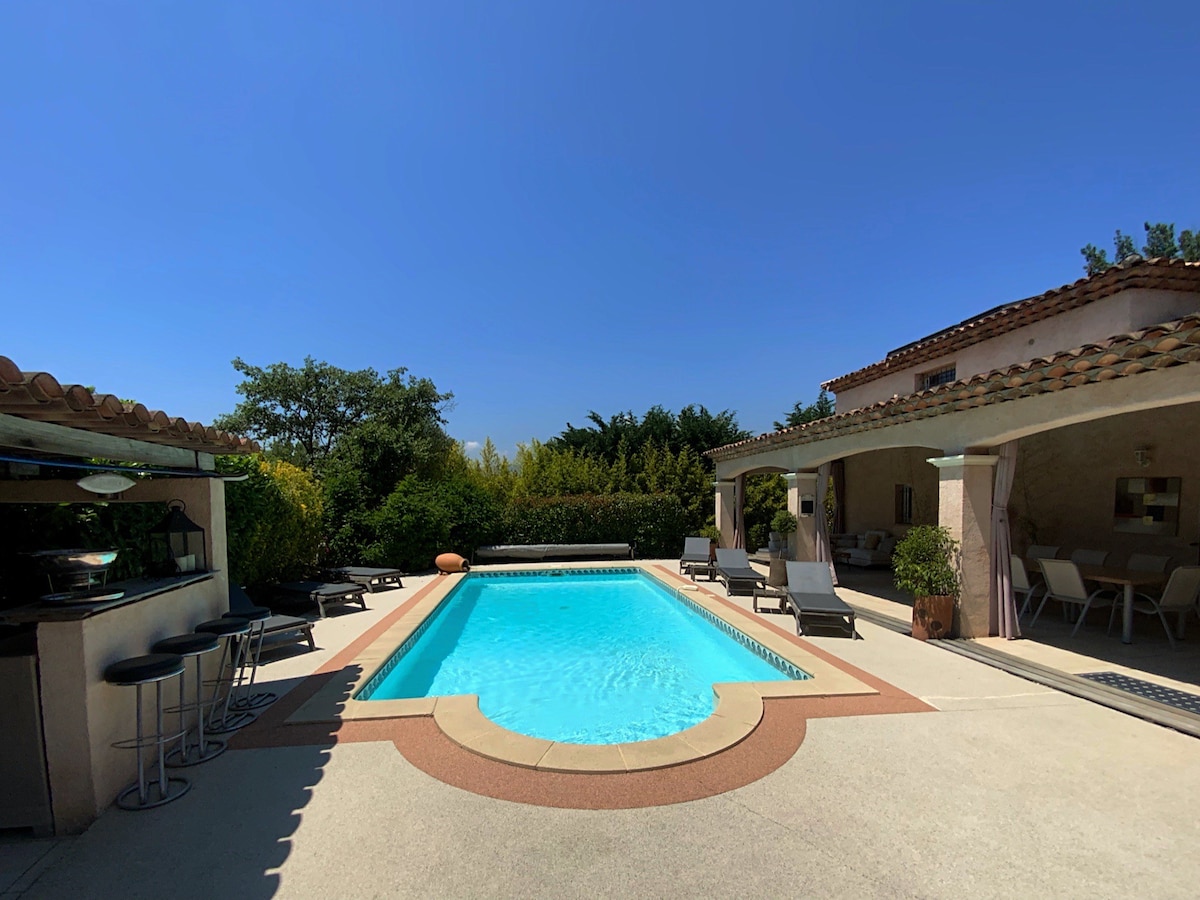 Villa 140m²+60m²+50m² climatisée piscine & Fitness