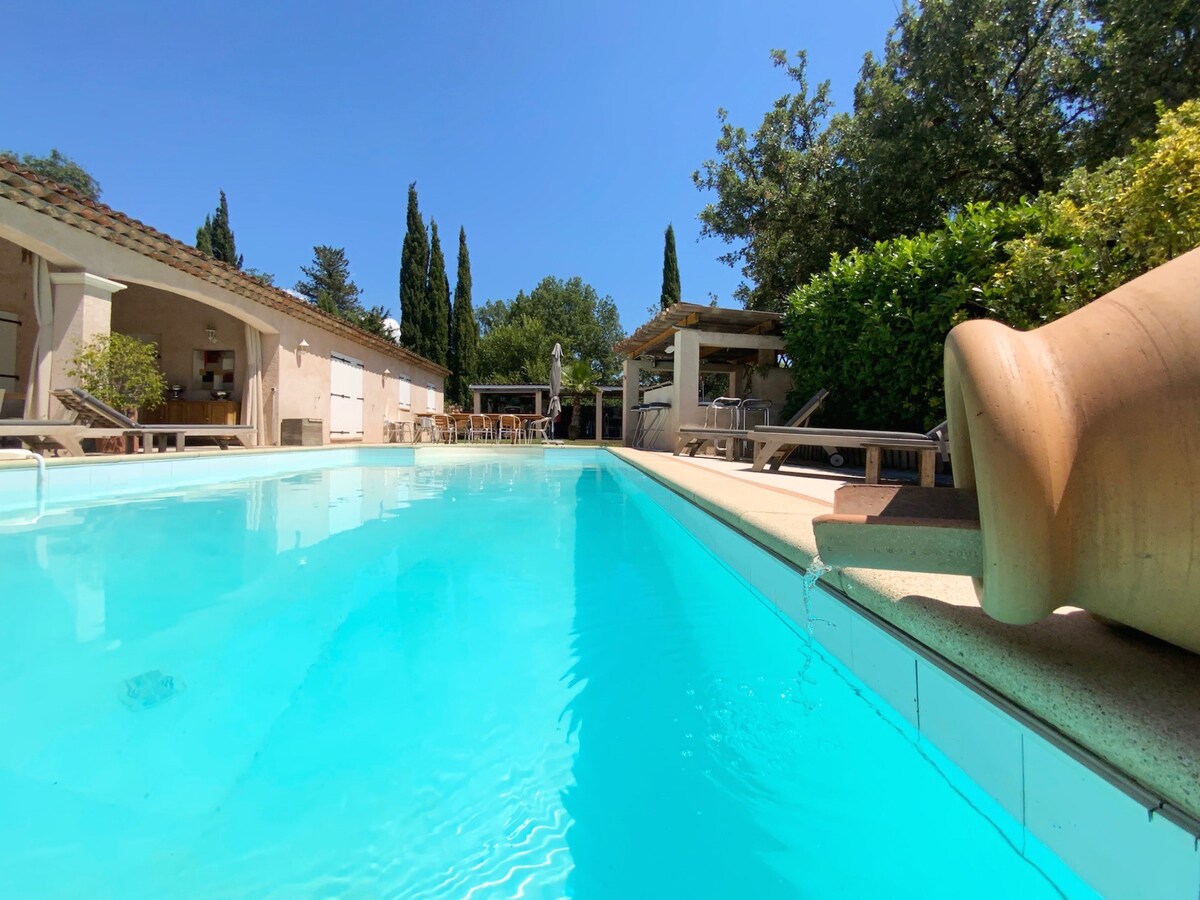 Villa 140m²+60m²+50m² climatisée piscine & Fitness