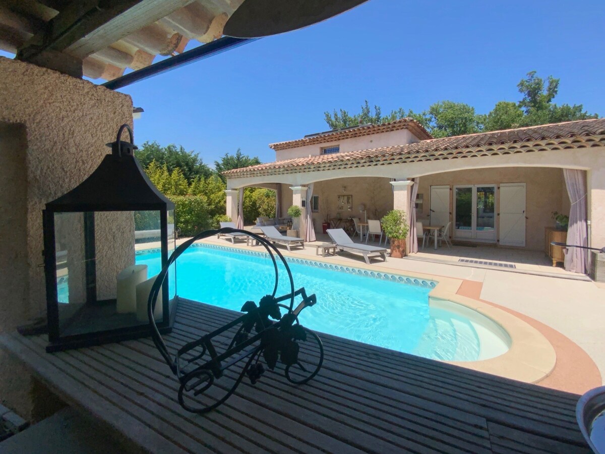 Villa 140m²+60m²+50m² climatisée piscine & Fitness