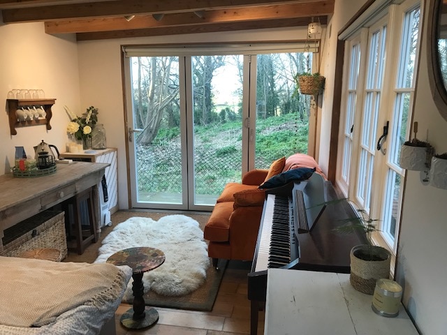 Little Cabin in Lovely Lewes, with woodland views