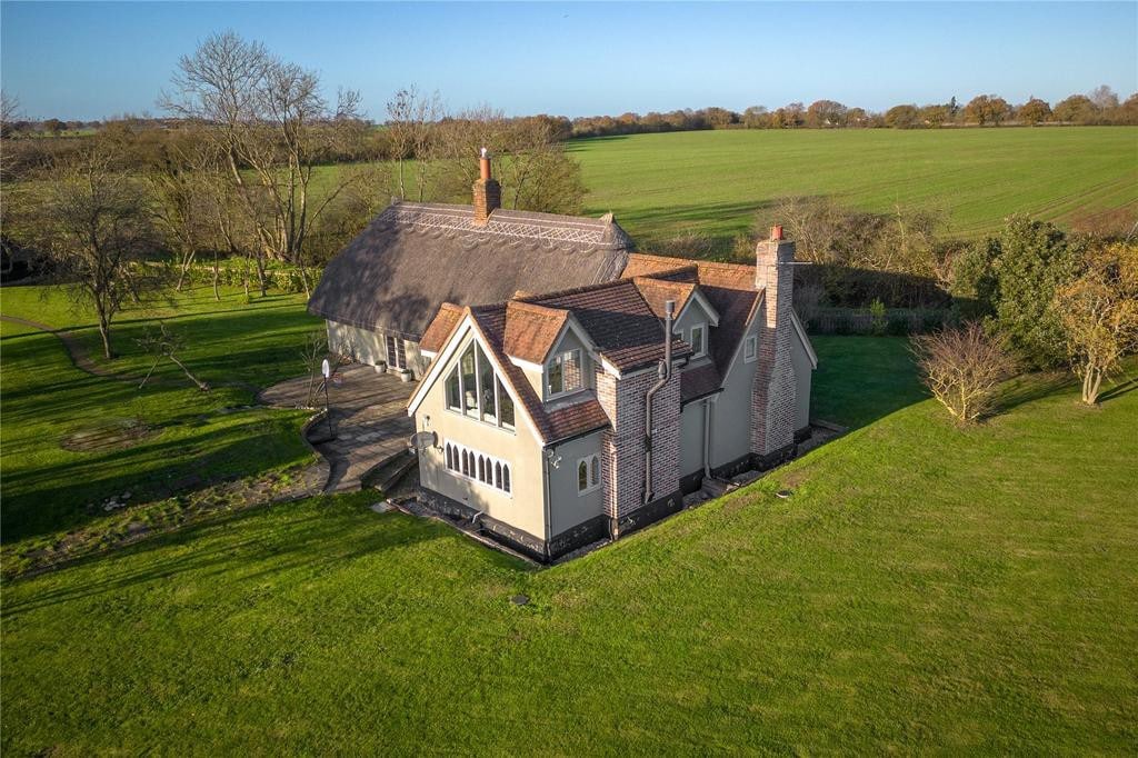 Old Cottage - English Countryside Retreat