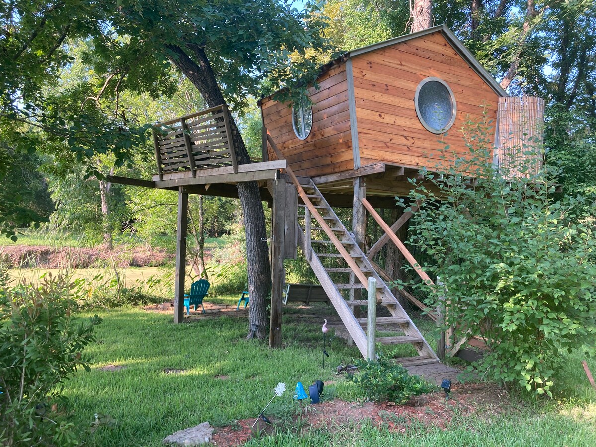 The Birdhouse on Lake Conroe