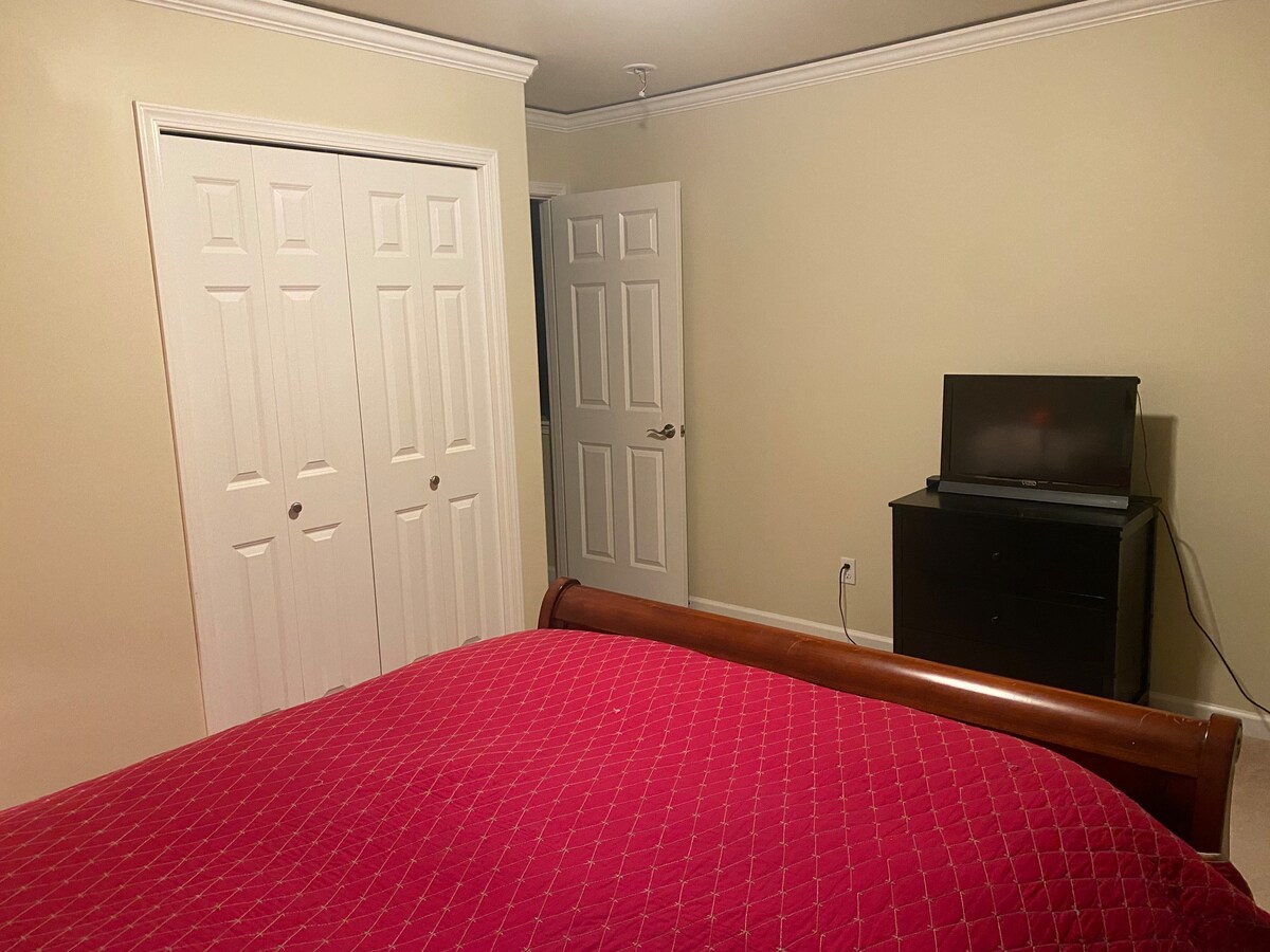Spacious 1-Bedroom with Private Bathroom