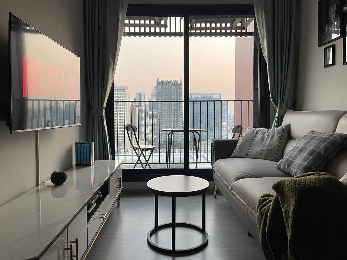 位于曼谷市中心的现代1卧室城市公寓